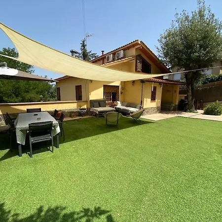 Casa Con Jardin En Barcelona Ideal Familias. Holiday home *