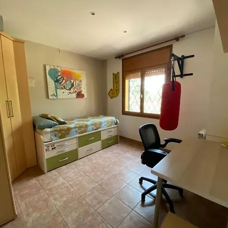 Holiday home Casa Con Jardin En Barcelona Ideal Familias. *