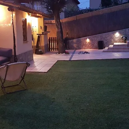 Holiday home Casa Con Jardin En Barcelona Ideal Familias. *